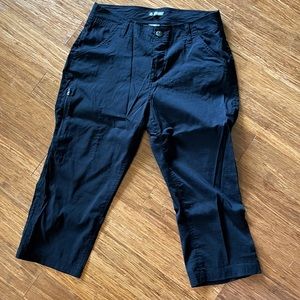COPY - Khombu black capris size medium